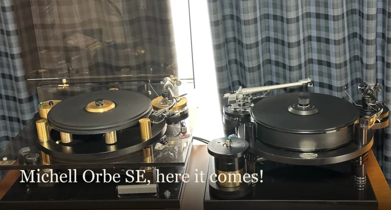 Michell GyroDec (left) and Michell Orbe SE (right) turntables side by side, with the article title Michell Orbe SE, here it comes!