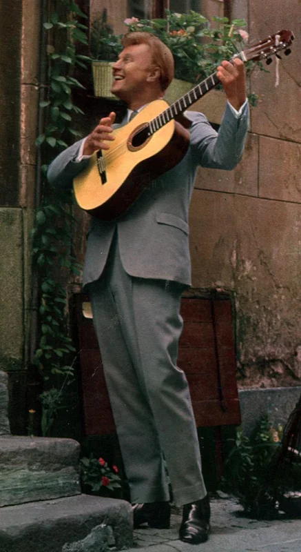 William Clauson in 1966, photographed by Lars-Åke Pallén for the cover of the LP Serenaden i prästgatan (Polydor LPHM 46255)